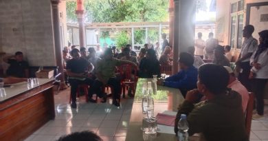 Gerah!Didepan Kades dan BPD, Warga Desa Jatimulya Tegas Minta Kejelasan 11 Tuntutan