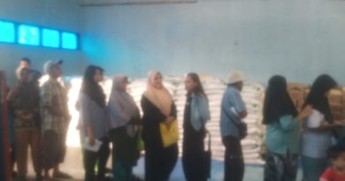 Bantu Pembagian Bansos di Kel Sukamaju Kidul, Katar Kerahkan Sejumlah Anggotanya