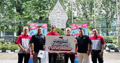 Kecam Aksi Pembegalan Kurir di Bandung, JNE Berikan Apresiasi 1 Unit Motor Kepada Hasan