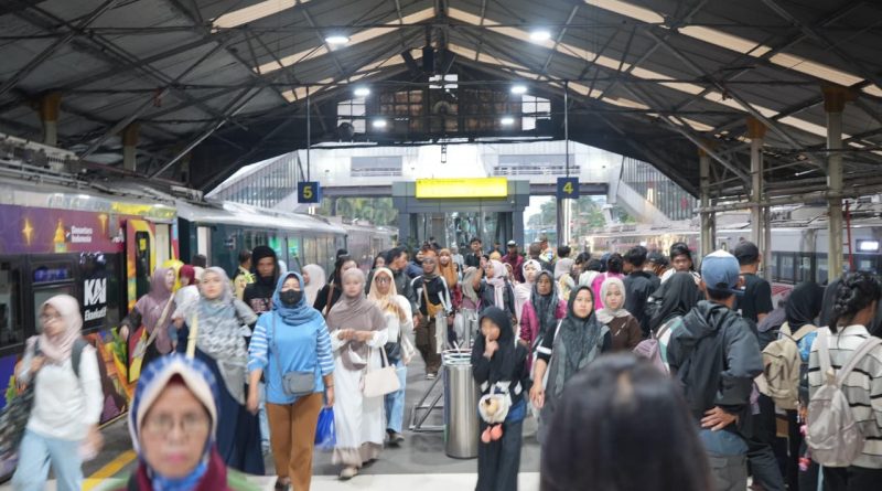 Di Daop 2, Puncak Kepadatan Libur Panjang Kenaikan Yesus Kristus Tembus 20.992 Pelanggan
