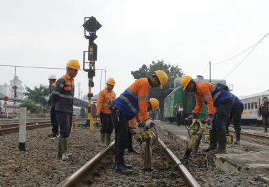 Tingkatkan Keselamatan dan Kenyamanan Perjalanan KA, Daop 2 Ganti 2.800 Meter Rel