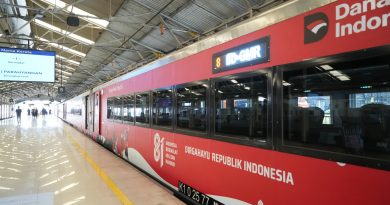Selain Percantik Stasiun, Daop 2 Juga Hiasi 3 Kereta Api Dengan Livery Kemerdekaan