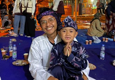 Abang Aqsha, Bocil di Tasik Memilih Jadi Dalang Dipanggung Wayang Golek, Aksinya Memikat Warga