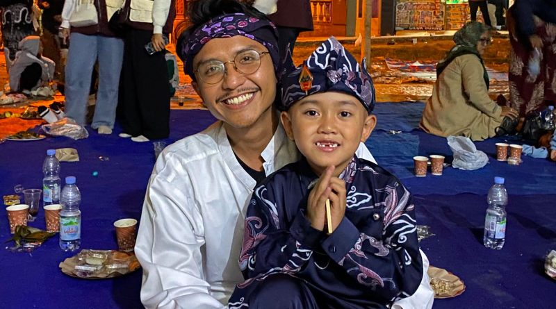 Abang Aqsha, Bocil di Tasik Memilih Jadi Dalang Dipanggung Wayang Golek, Aksinya Memikat Warga