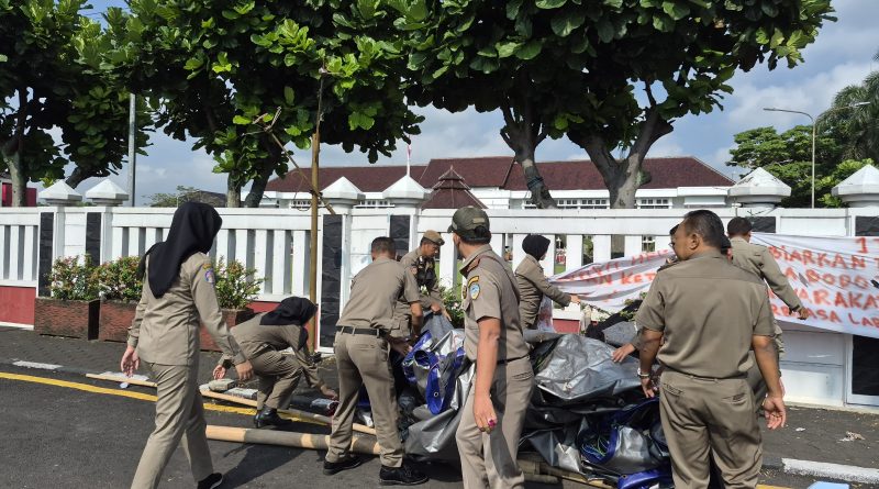 Satpol PP Bongkar Tenda dan Jemuran, KRPL Nyatakan Perang Akan Buka Dugaan Libatkan Walikota