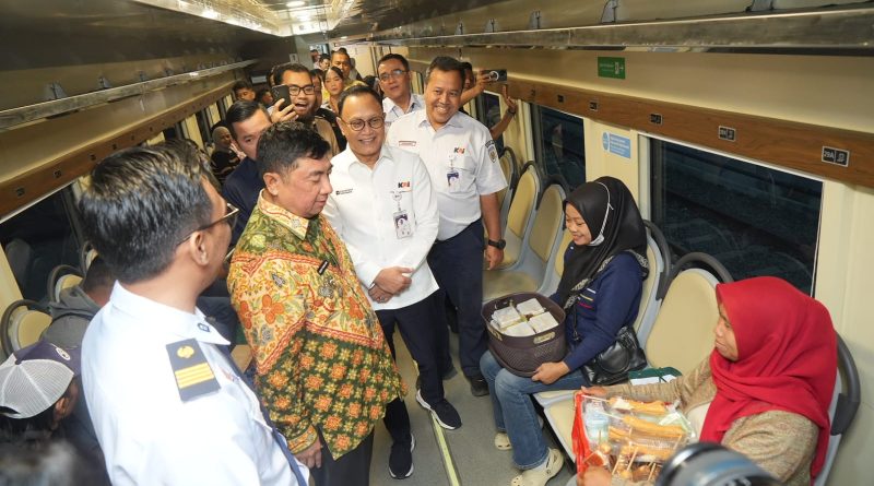 Hari Ini Berangkat Perdana!KA Cikuray Resmi Gunakan Rangkaian Baru Okupansi Lebih dari 100 Persen