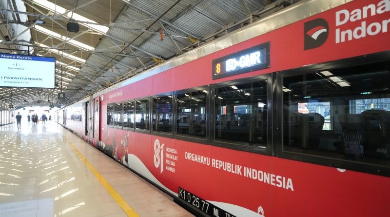 Selain Percantik Stasiun, Daop 2 Juga Hiasi 3 Kereta Api Dengan Livery Kemerdekaan