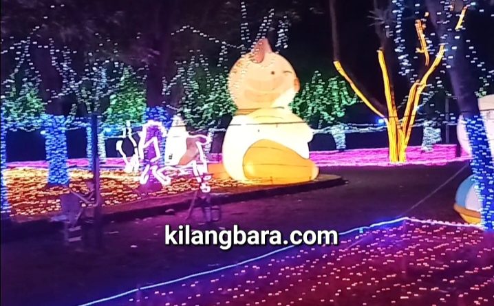 Di Kota Tasik Lumiland Belum Dibuka!Warga Berjubel Cuma Lihat Diluar Areal Festival Lampu